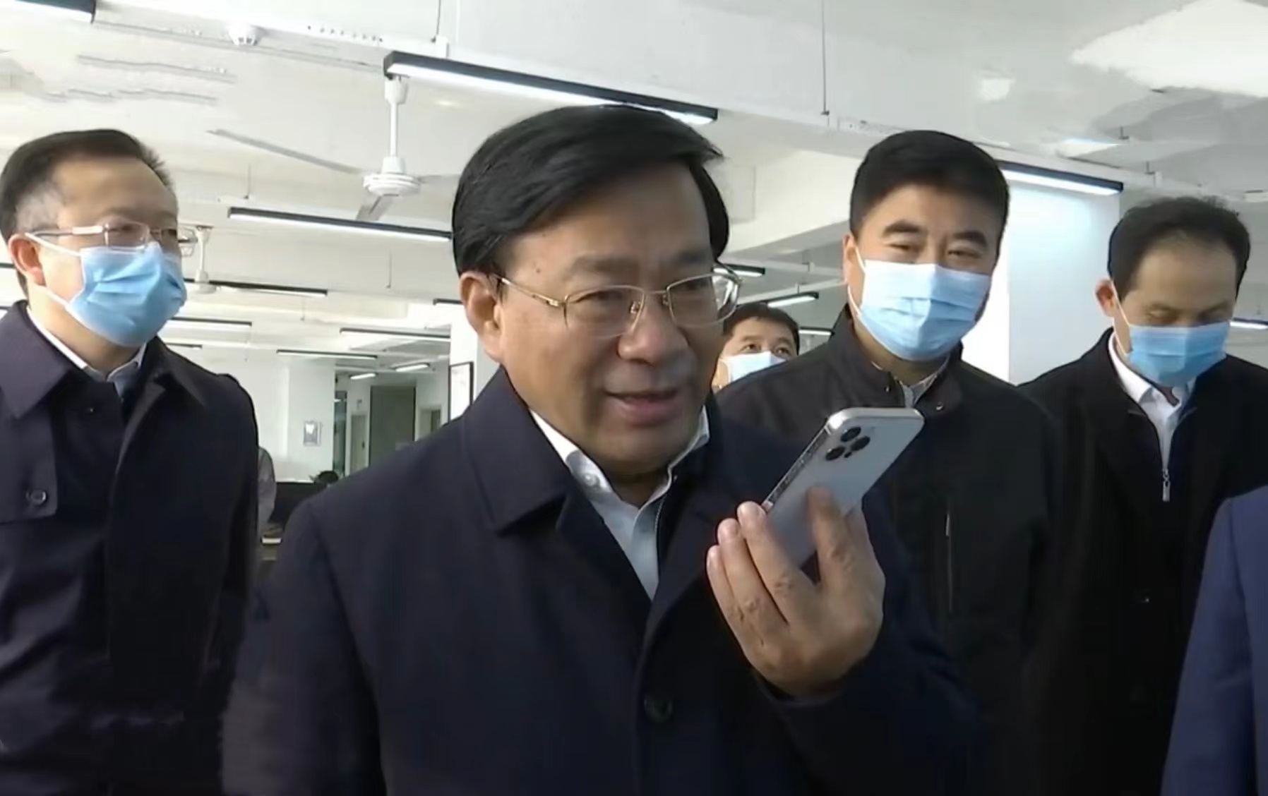 19 吉林省委副书记、省长韩俊莅临海洋之神伊通供热 2021.11.2.jpg