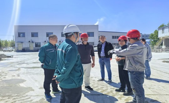 9.刘翔鹏总经理欢迎长春工程学院土木学院讲授副院长李九阳一行_副本.jpg