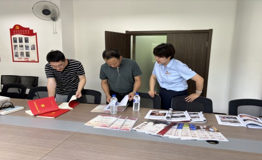 11.向阳区社工部科长李博一行光临物业党支部领导党建工作_副本.jpg 11.向阳区社工部科长李博一行光临物业党支部领导党建工作_副本.jpg