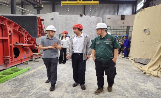 2024年7月5日，，，市建委初审事情组一行到访装配式总公司实地考察调研_副本.jpg