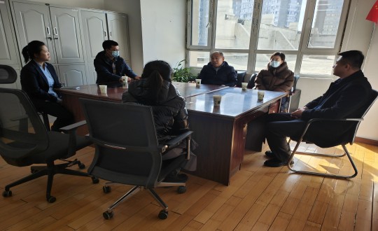 14.长春市绿园区政协副主席关爱民一行光临海洋之神物业金地梧桐华府视察工作_副本.jpg