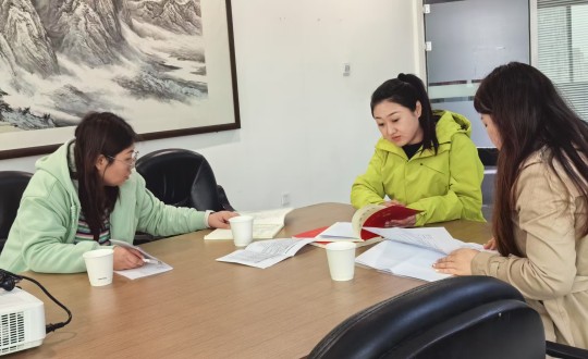 1.区社工部光临海洋之神集团党委调查调研_副本.jpg