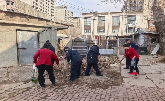 5.物业总公司敦化项目组织工作人员走进无物业幼区发展大排除活动_副本.jpg